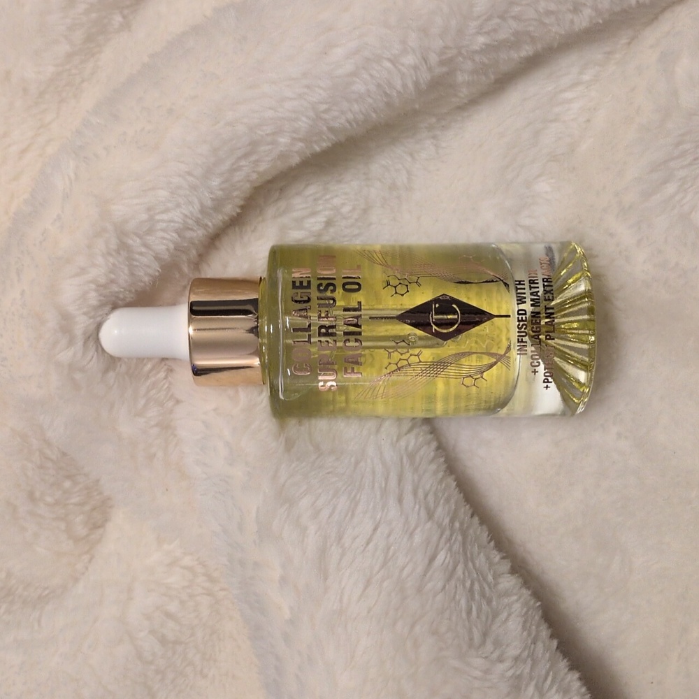 Charlotte Tilbury Collagen Superfusion Facial Oil (Full Size) 30ml - Picture 4 of 5